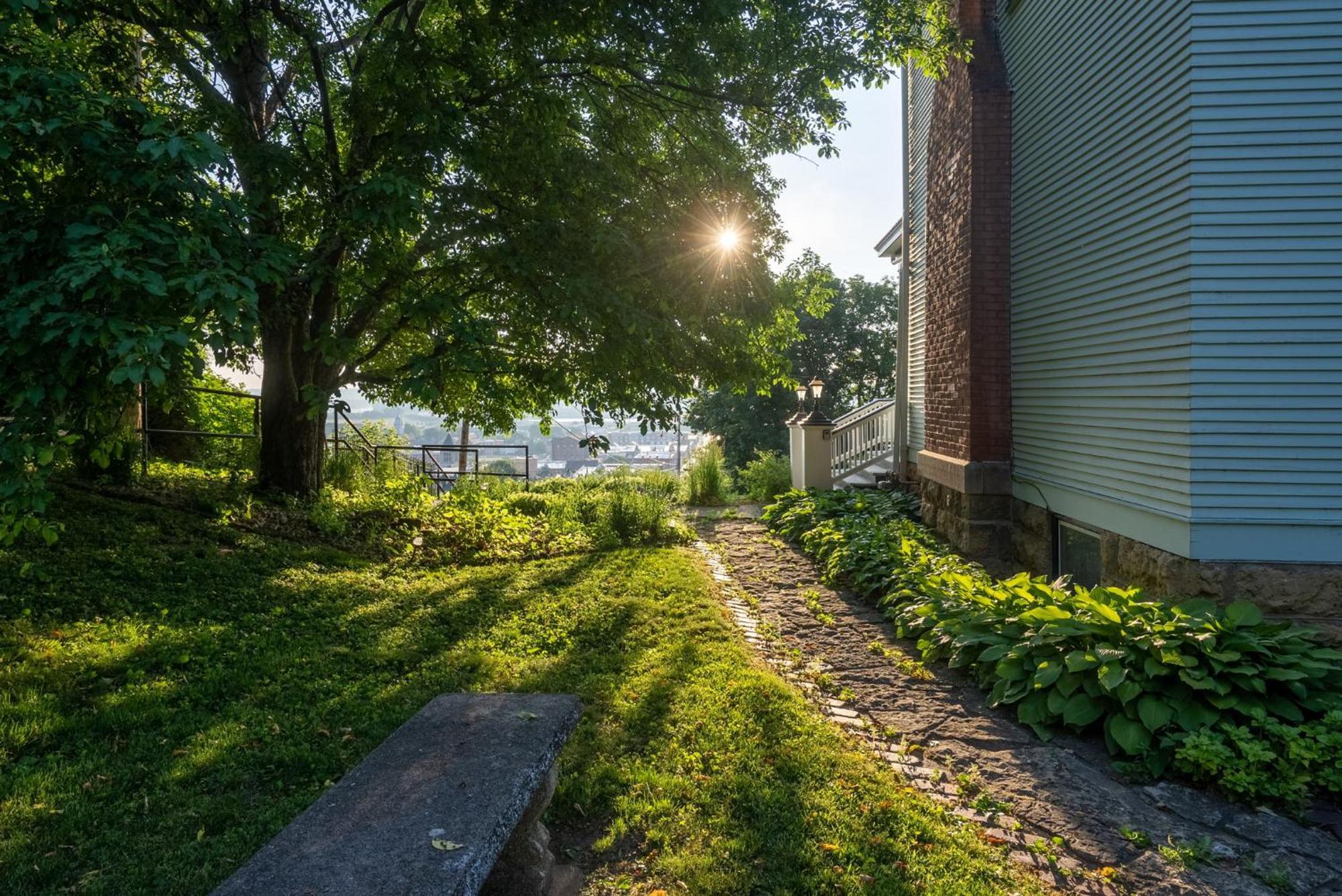 Dubuque'S Front Porch, Historic Charmer, Walk Downtown Bagian luar foto