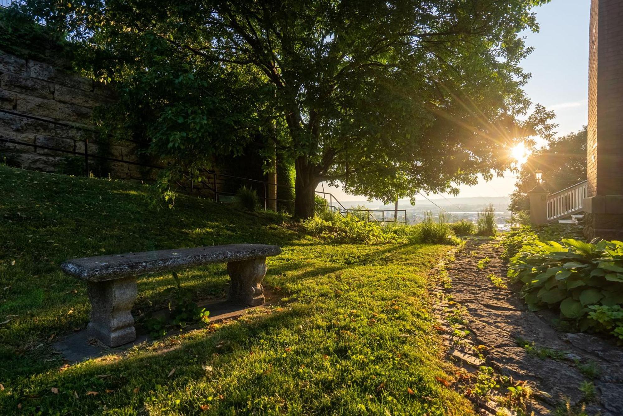 Dubuque'S Front Porch, Historic Charmer, Walk Downtown Bagian luar foto