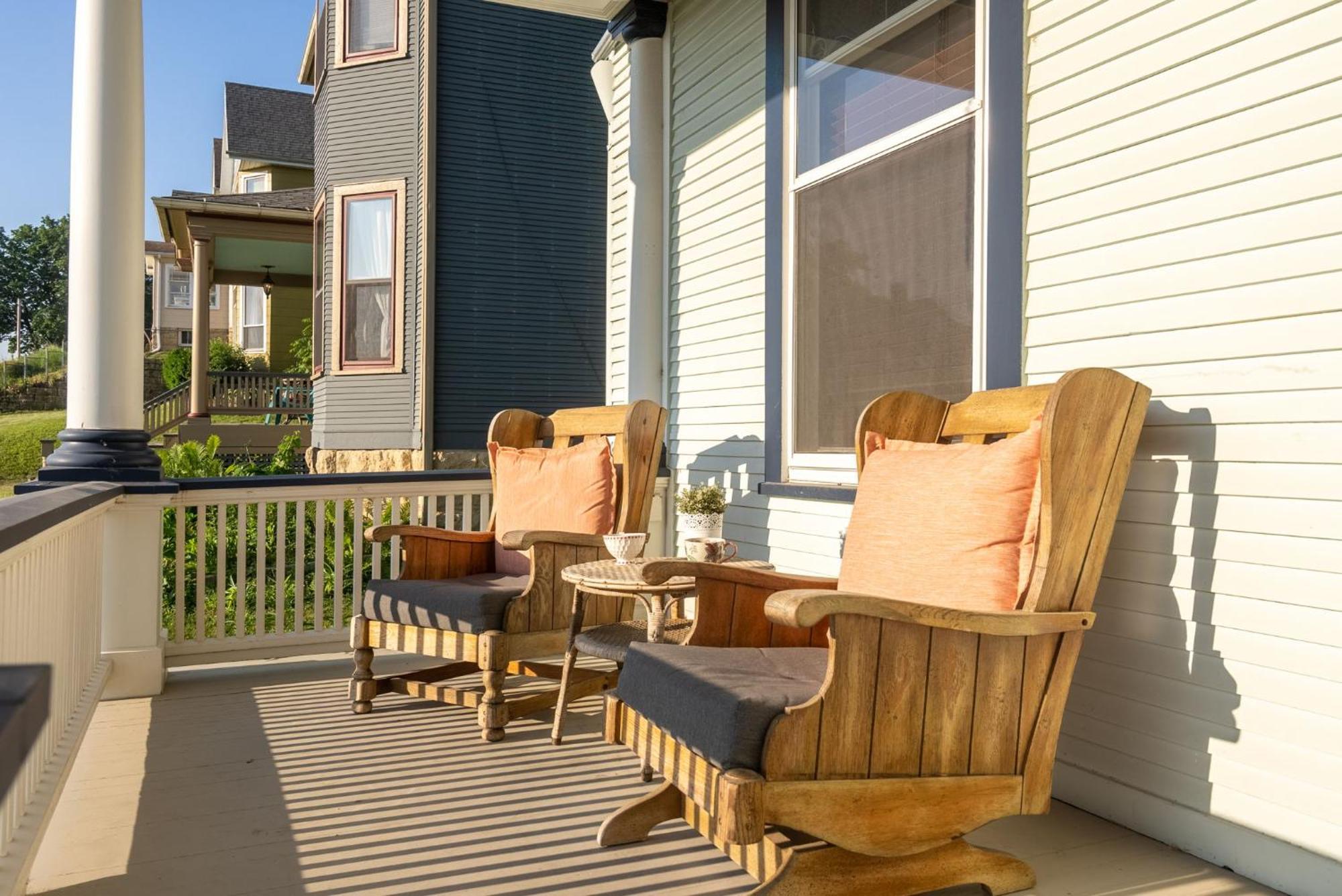 Dubuque'S Front Porch, Historic Charmer, Walk Downtown Bagian luar foto