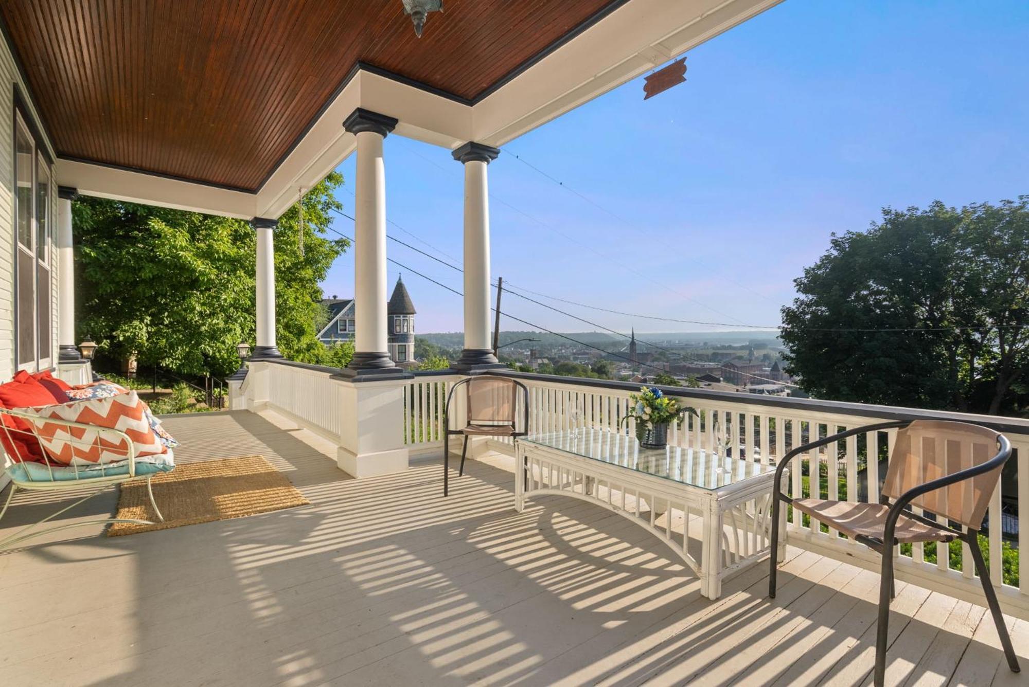 Dubuque'S Front Porch, Historic Charmer, Walk Downtown Bagian luar foto